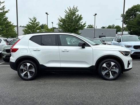 Used 2026 Volvo XC40 B5 Plus AWD/4WD image 6
