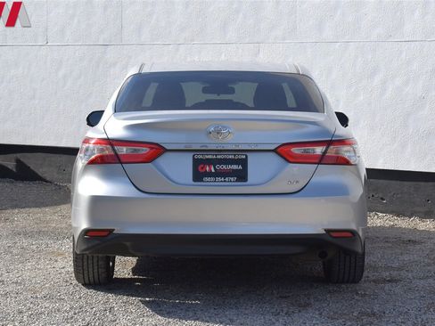 Used 2018 Toyota Camry LE image 3