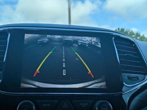 Used 2019 Jeep Grand Cherokee Altitude image 21