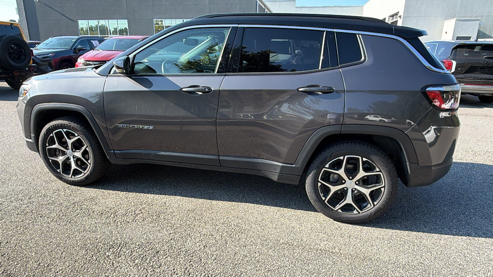 Used 2024 Jeep Compass Limited AWD/4WD image 11