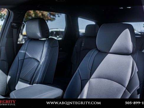 Used 2023 Buick Enclave Essence image 13