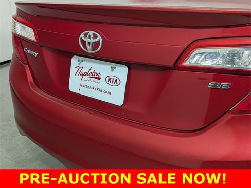 Used 2014 Toyota Camry L image 8