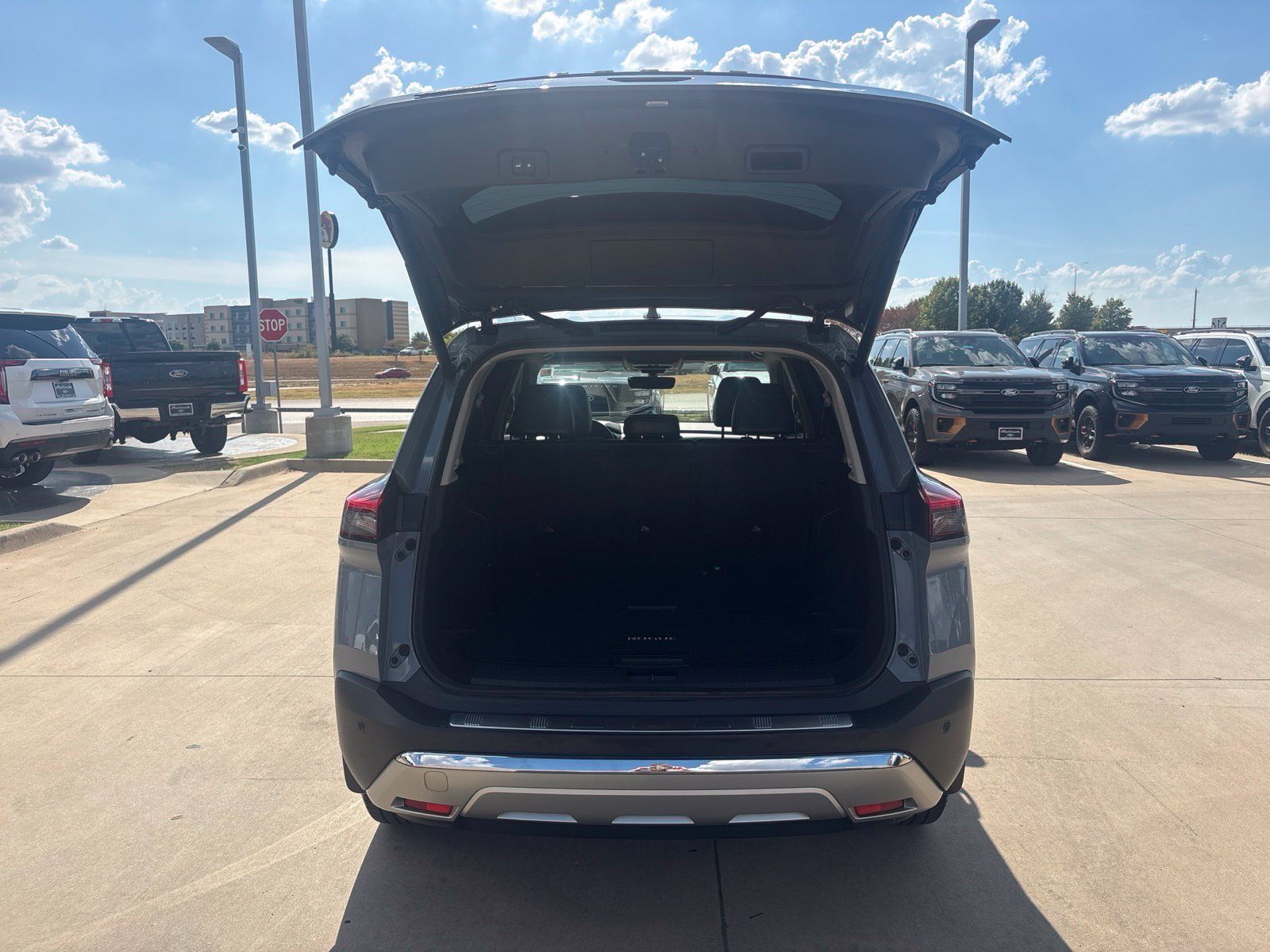 Used 2022 Nissan Rogue Platinum w/ Head-Up Display Package FWD image 5