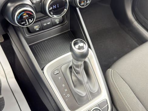 Used 2024 Hyundai Venue SEL image 53