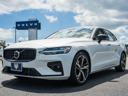 Certified 2024 Volvo S60 B5 Plus AWD/4WD image 3
