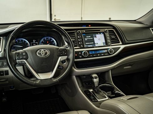 Used 2015 Toyota Highlander Limited image 4