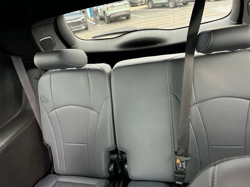 Used 2024 Buick Enclave Premium image 24