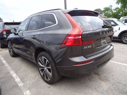 Used 2022 Volvo XC60 B5 Momentum w/ Protection Package Premier FWD image 6