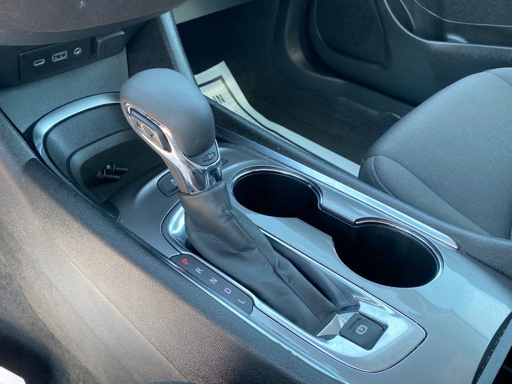 Used 2025 Chevrolet Malibu LT FWD image 24