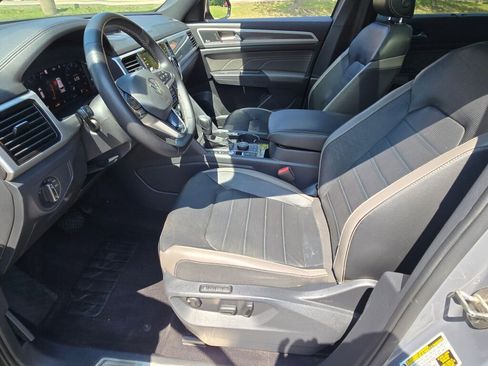 Used 2021 Volkswagen Atlas Cross Sport SEL Premium image 22