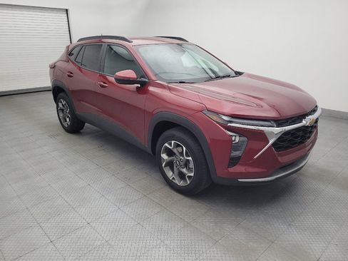 Used 2025 Chevrolet Trax LT FWD image 11