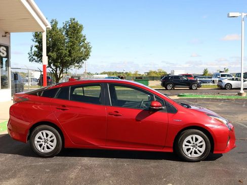Used 2016 Toyota Prius Two FWD image 4