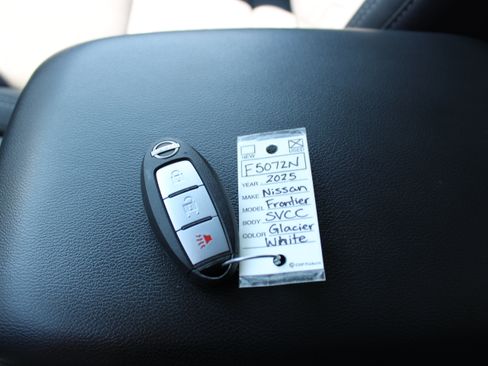 Certified 2025 Nissan Frontier SV AWD/4WD image 29