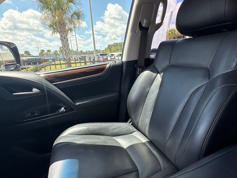 Used 2019 Lexus LX 570 4WD w/ Luxury Package image 34
