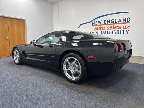 Used 2003 Chevrolet Corvette Coupe w/ Preferred Equipment Group RWD image 2