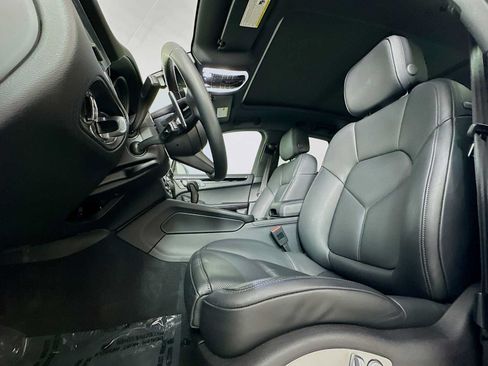 Certified 2026 Porsche Macan AWD/4WD image 5