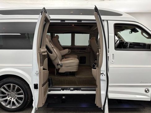 Used 2019 GMC Savana 2500 RWD image 7