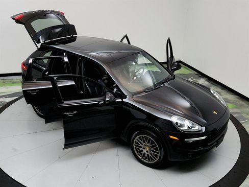 Used 2017 Porsche Cayenne Platinum Edition AWD/4WD image 40
