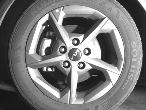 Used 2025 Kia K4 LXS image 12