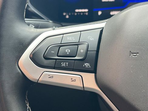 Certified 2022 Volkswagen Taos S image 9