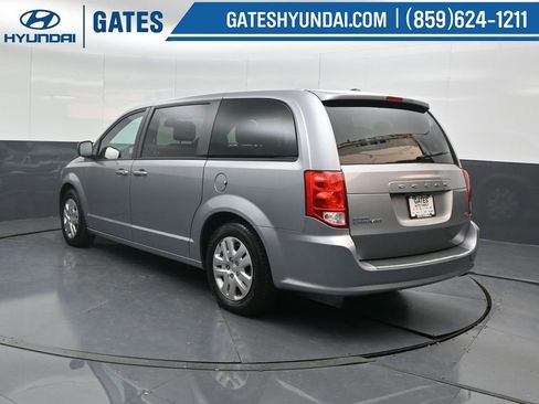 Used 2018 Dodge Grand Caravan SE w/ UConnect Hands-Free Group image 8