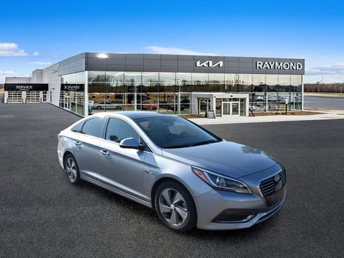 Used 2016 Hyundai Sonata Limited w/ Option Group 02 FWD image 10