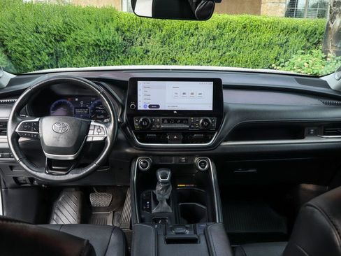 Used 2024 Toyota Grand Highlander AWD image 27