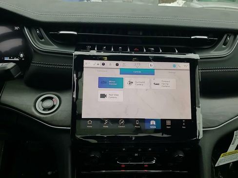 New 2025 Jeep Grand Cherokee Limited w/ Luxury Tech Group II image 28