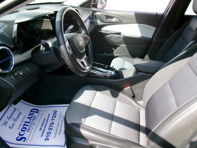Used 2025 Chevrolet Trax LT w/ LT Convenience Package FWD image 13