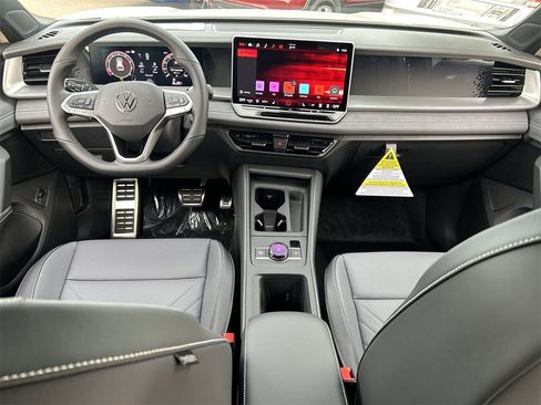 New 2026 Volkswagen Tiguan SE R-Line image 11