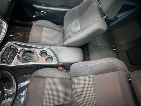 Used 2015 Dodge Challenger SXT w/ Driver Convenience Group RWD image 20