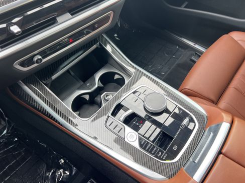 Used 2024 BMW X7 M60i image 23