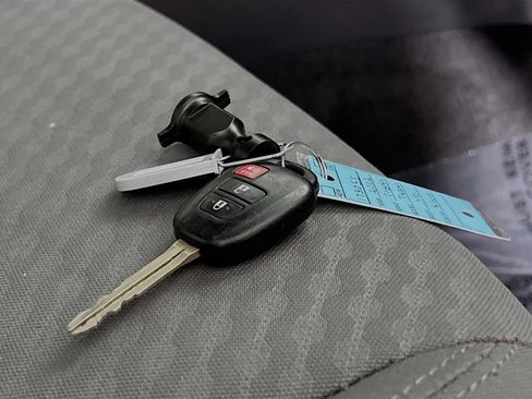 Used 2022 Toyota Tacoma SR5 w/ Technology Package image 35