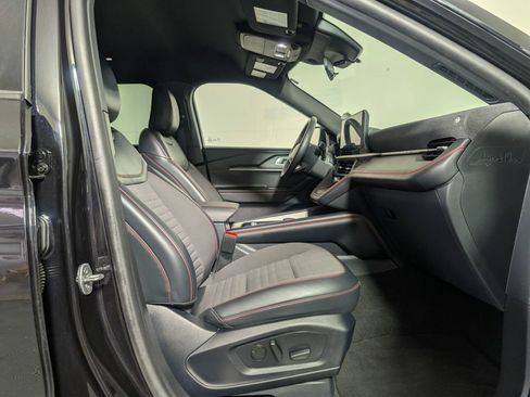 Certified 2025 Ford Explorer ST-Line image 12