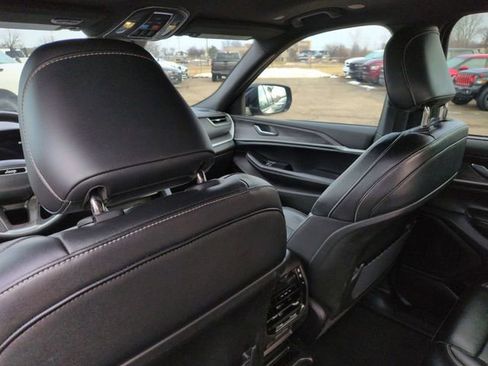 Certified 2024 Jeep Grand Cherokee L Limited w/ Luxury Tech Group II image 28