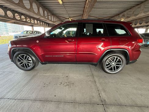 Used 2018 Jeep Grand Cherokee Trailhawk w/ Trailhawk Luxury Group image 2