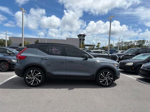 Used 2020 Volvo XC40 T4 R-Design w/ Protection Package Premier FWD image 2