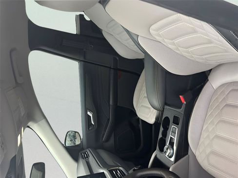 Used 2023 Ford Escape SE w/ PHEV Premium Package FWD image 5
