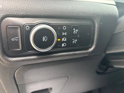 Used 2024 Ford Explorer XLT w/ Equipment Group 202A RWD image 14