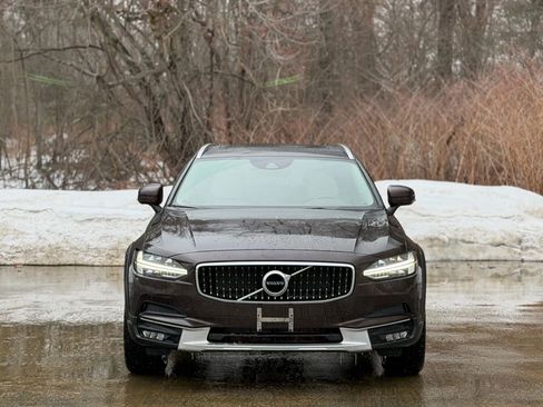 Used 2018 Volvo V90 T5 Cross Country w/ Protection Package Premier image 2