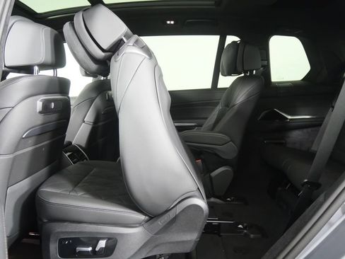 New 2027 BMW X7 xDrive40i w/ M Sport Package AWD/4WD image 15