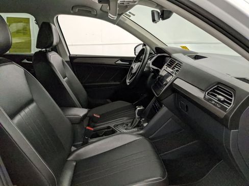 Used 2022 Volkswagen Tiguan SE image 21