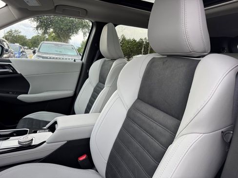 New 2025 Mitsubishi Outlander SE image 30