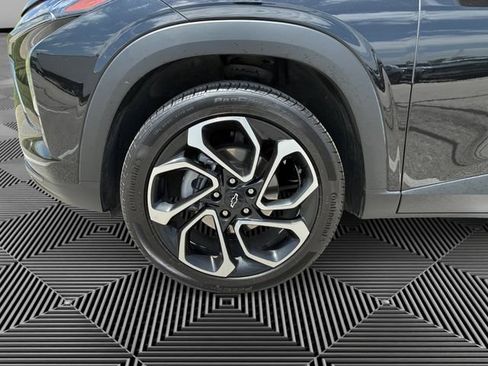 Certified 2025 Chevrolet Trax RS w/ Sunroof Package FWD image 9