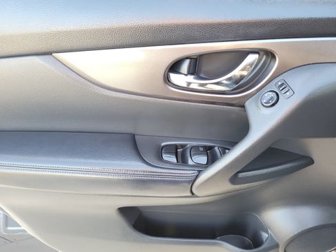 Used 2015 Nissan Rogue SV AWD/4WD image 13