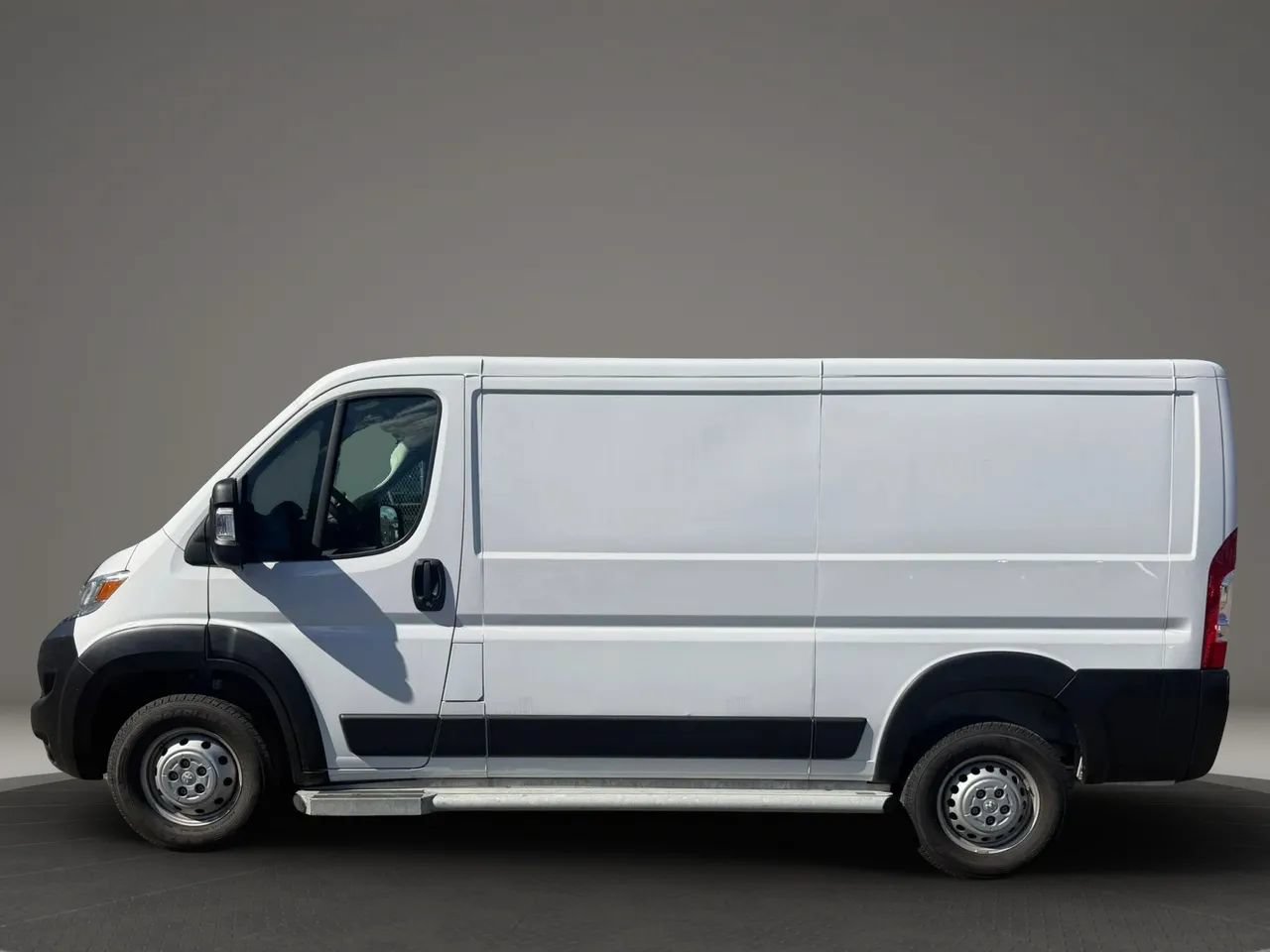 Used 2025 RAM ProMaster 2500 w/ U-Haul Equipment Group FWD image 8