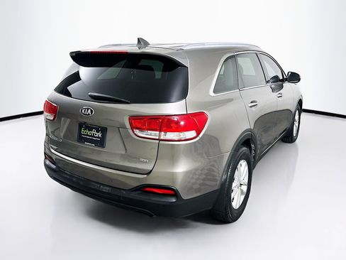 Used 2018 Kia Sorento FWD image 9