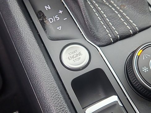 Certified 2022 Volkswagen Atlas SEL R-Line image 21