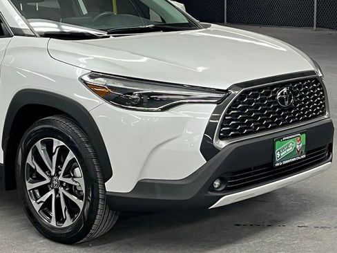 Used 2024 Toyota Corolla Cross XLE image 40