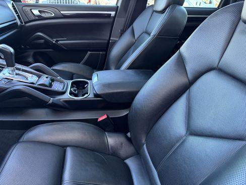 Used 2017 Porsche Cayenne S Platinum image 21